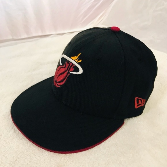New Era's NBA Miami Heat Fitted Size 7 Black and Maroon Basketball Wool Cap - Picture 5 of 16
